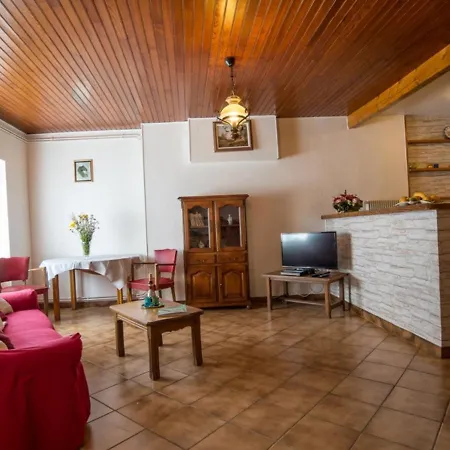 Murol, 4 Pieces, 5 Personnes - Fr-1-630-258 Prázdninový dům *